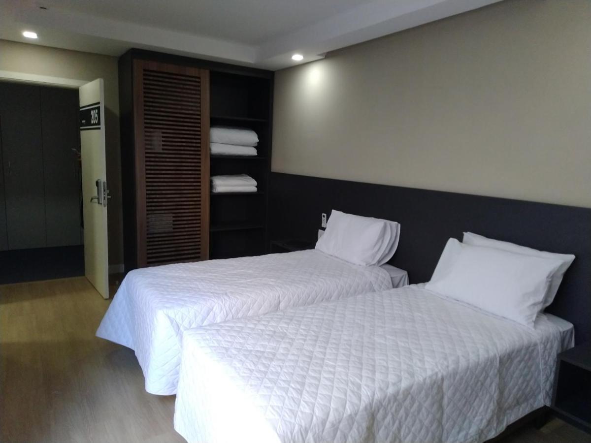 M Tower Hotel بيلوتاس المظهر الخارجي الصورة